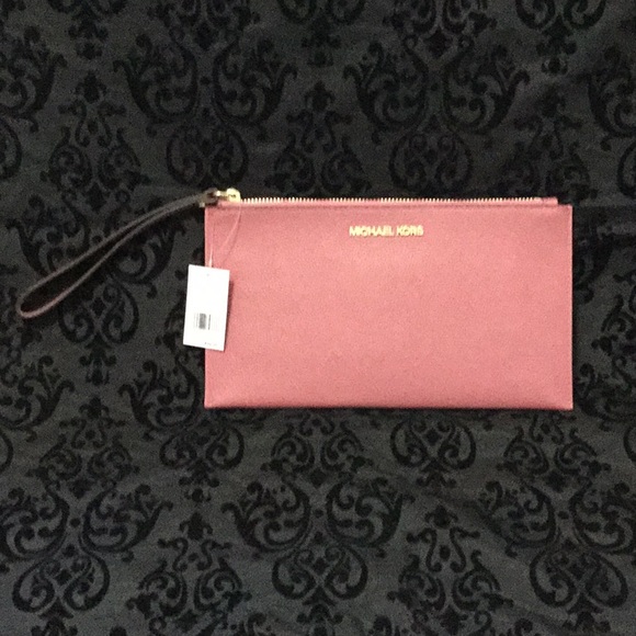 MICHAEL Michael Kors Handbags - MICHAEL KORS CLUTCH NWT!!